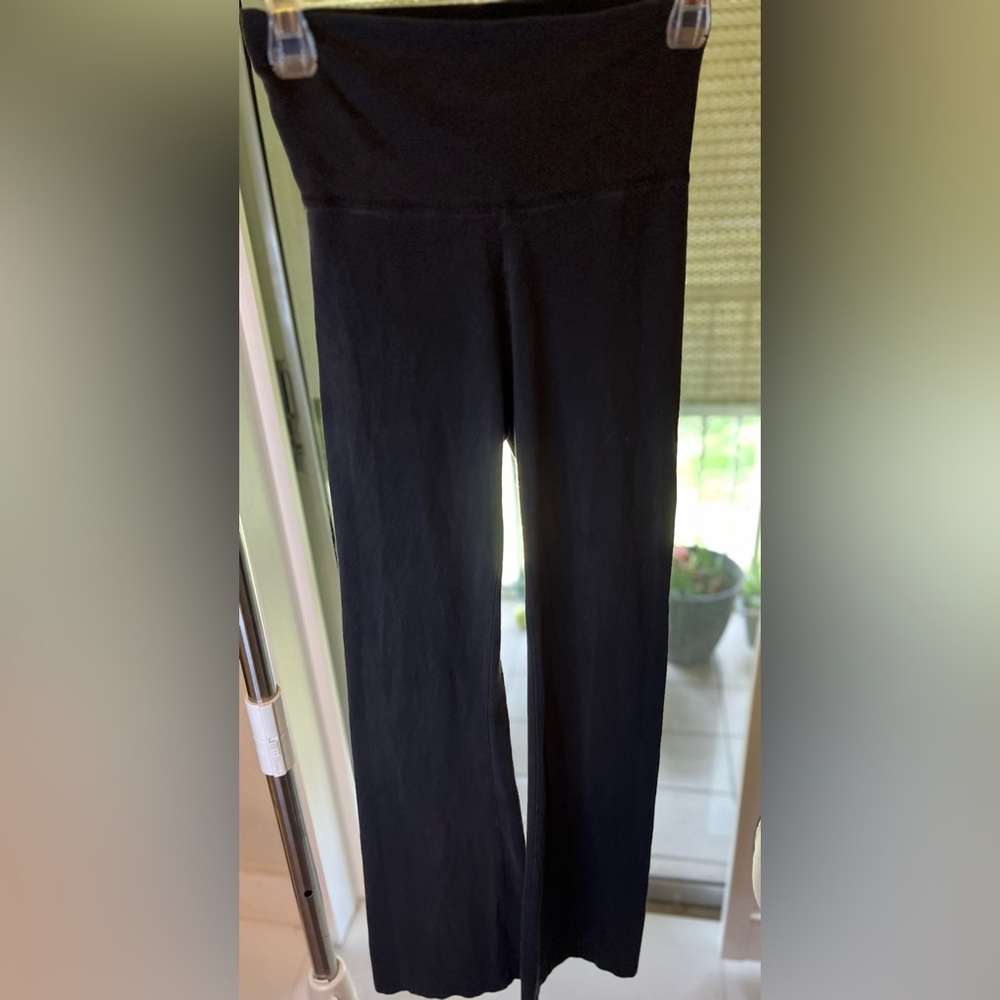 Aerie Black Slim Gym Flare Pants - Picture 4 of 4